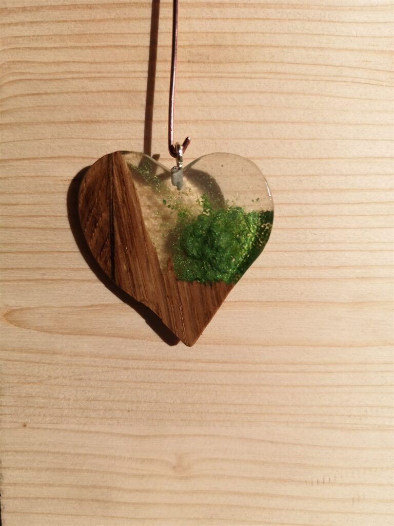 Epoxidharz-Anhänger aus Holz von FraBriK – Bild 1
