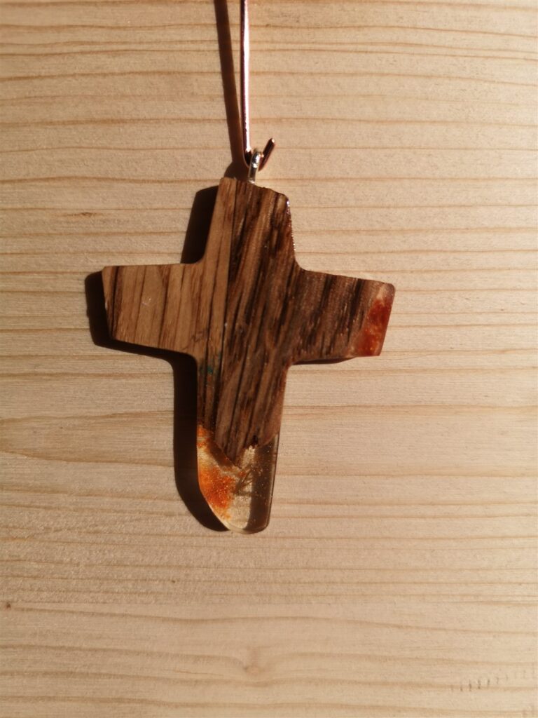 Epoxidharz-Anhänger aus Holz, Bild 2