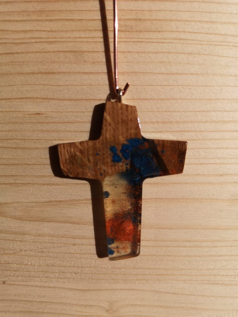 Epoxidharz-Anhänger aus Holz, Bild 3