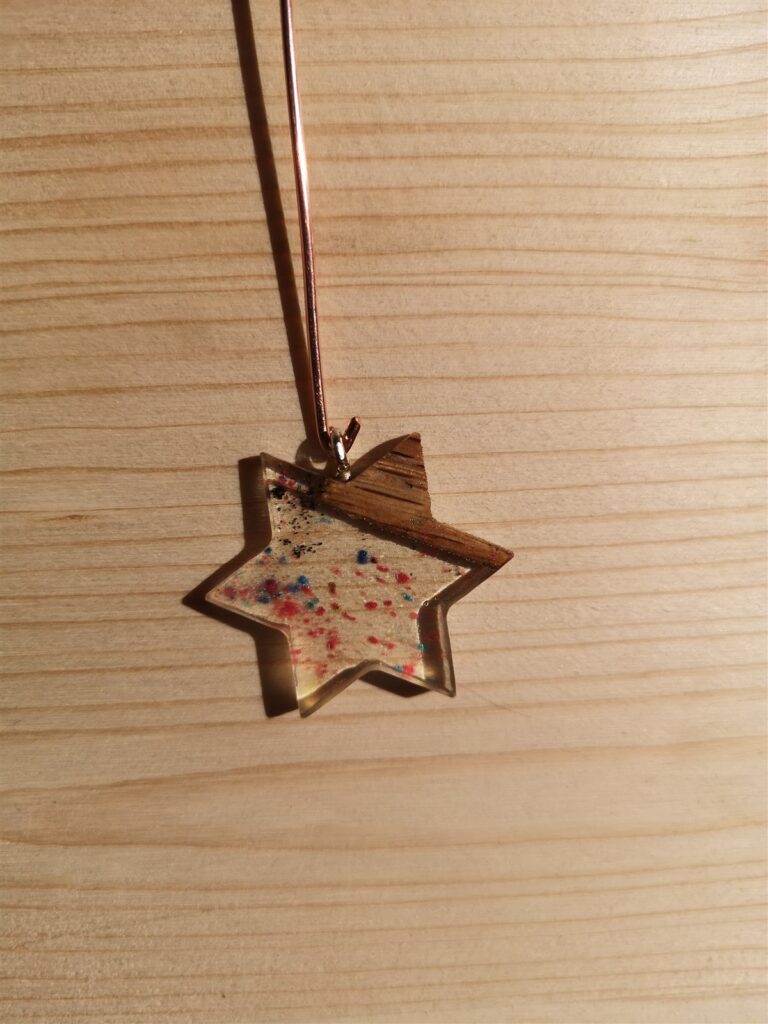 Epoxidharz-Anhänger aus Holz, Bild 5