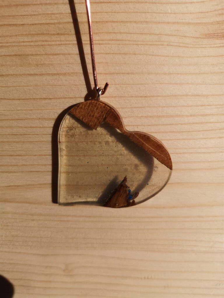Epoxidharz-Anhänger aus Holz, Bild 7